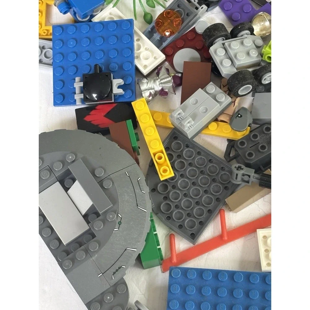 Lego Minifigure Accessories Lot  Random Pieces About 1# Assorted
